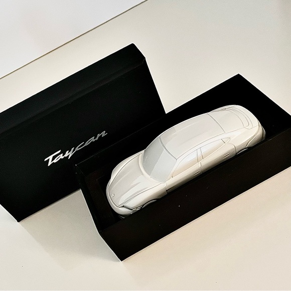 Genuine Limited Edition Porsche Taycan Model Car - Picture 8 of 11